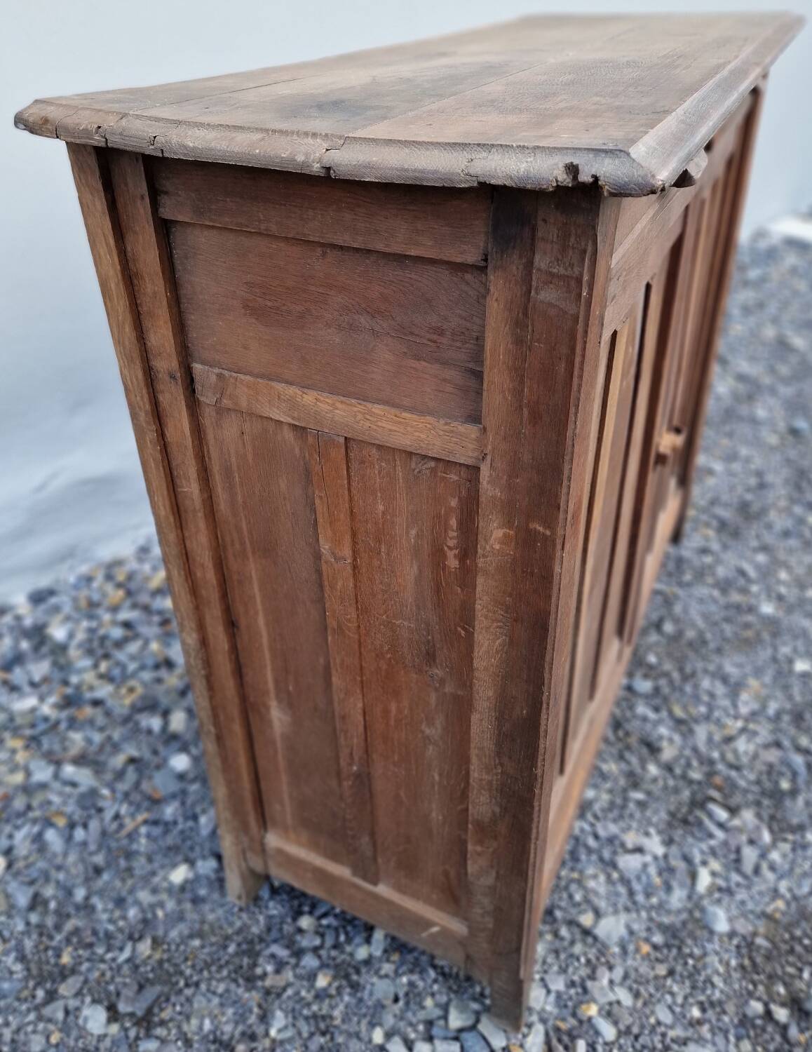 Buffet parisien ancien à 2 portes et 2 tiroirs