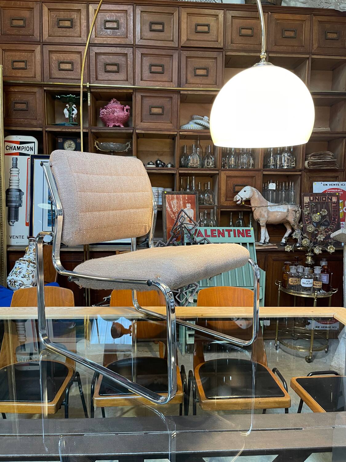Fauteuil / chauffeuse de salon tissus et chrome Atal 1970