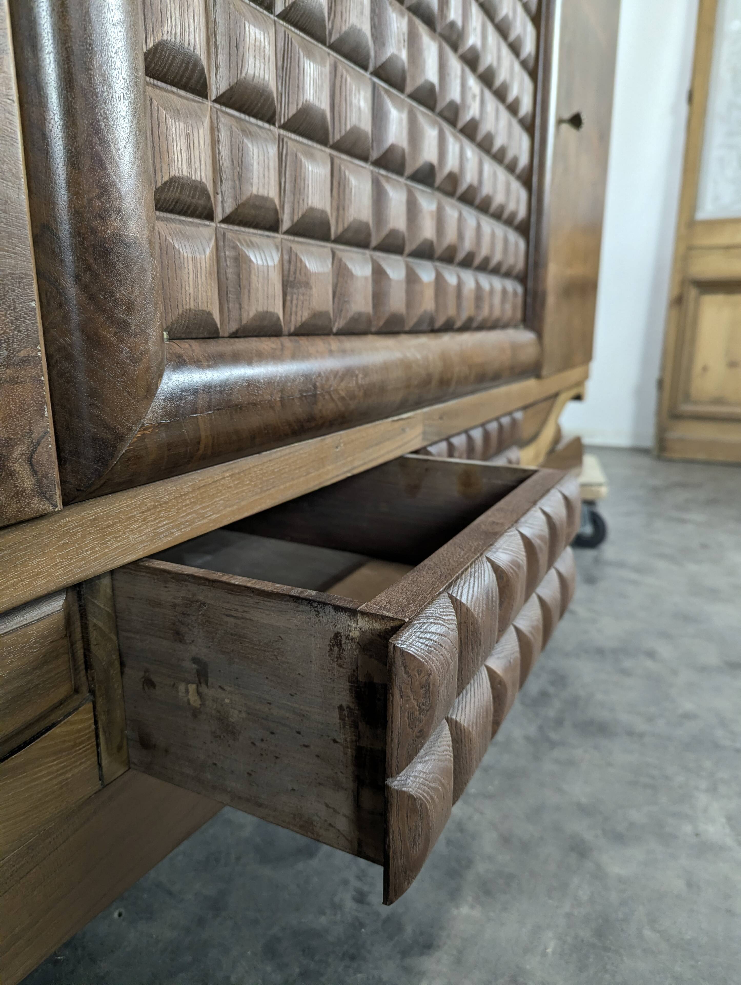 Brutalist enfilade with diamond points