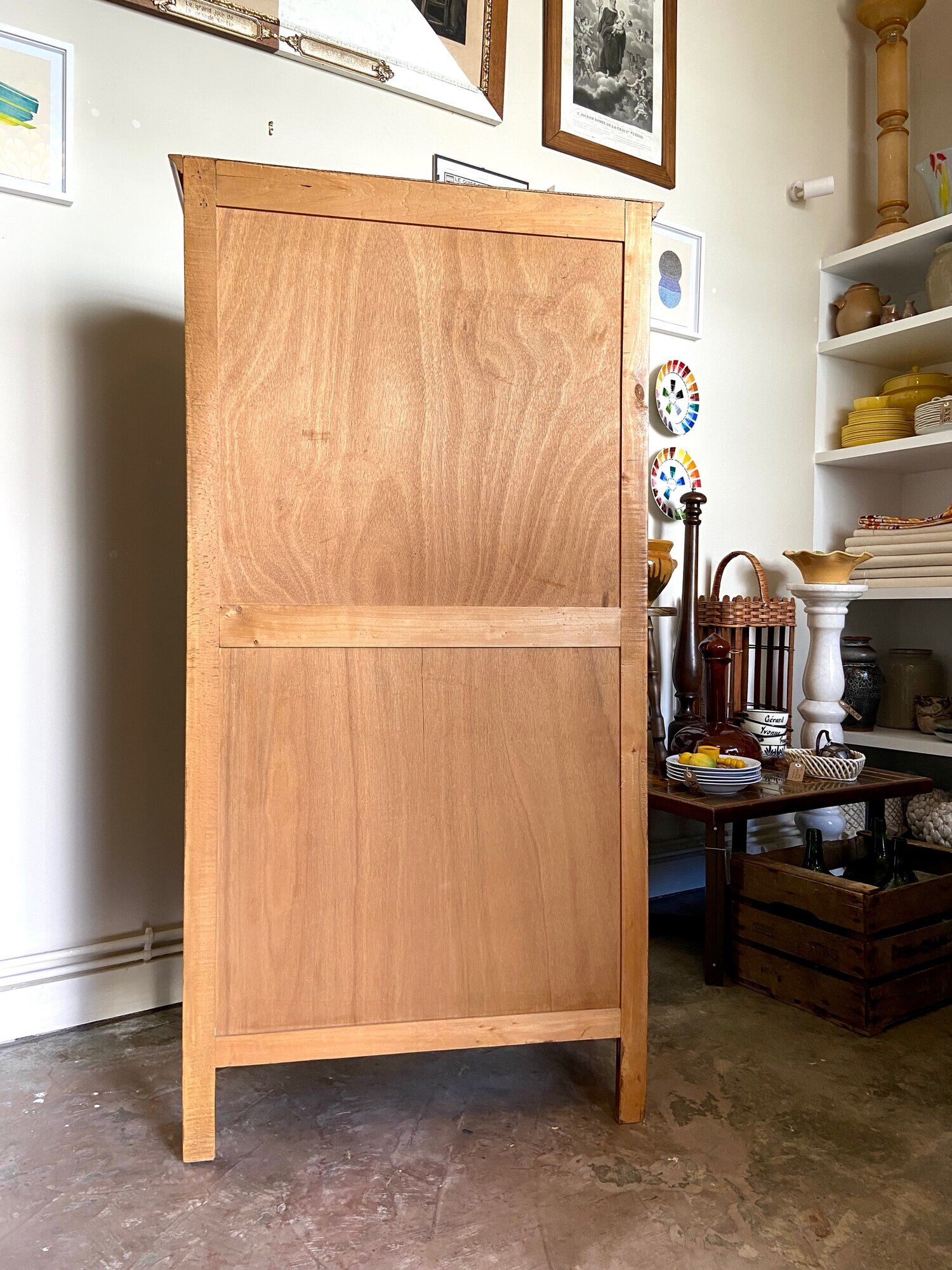 Cupboard, showcase 2 doors in dark wood