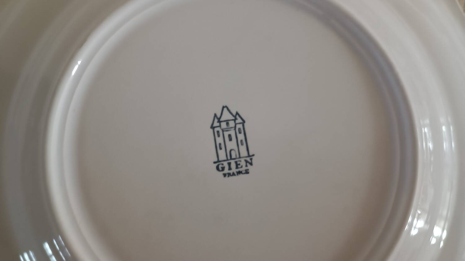 5 Gien earthenware plates