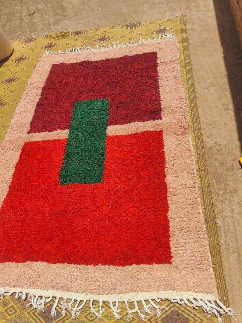 Pure wool rug, handwoven in traditional craftsmanship, size 150/250 cm.