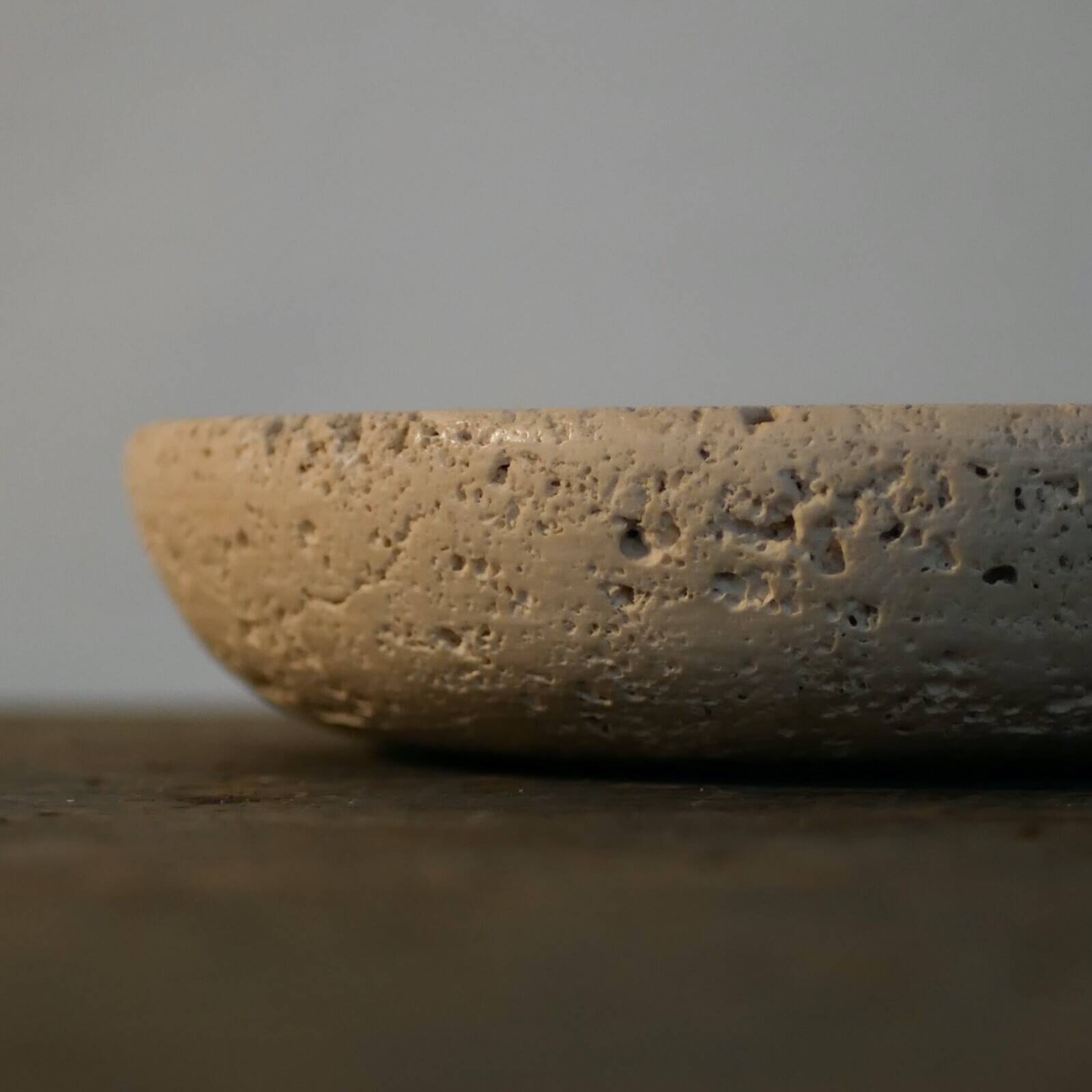 Cendrier en travertin - Art en marbre - Design fabriqué en Italie - Années 1970