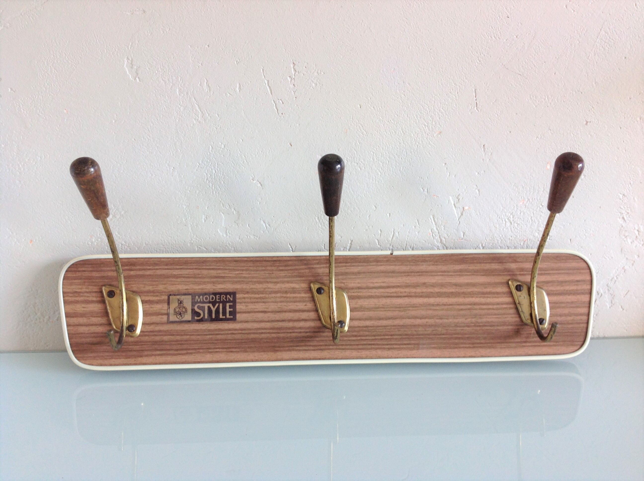 Patère en formica imitation bois à trois tetes / vintage années 60-70