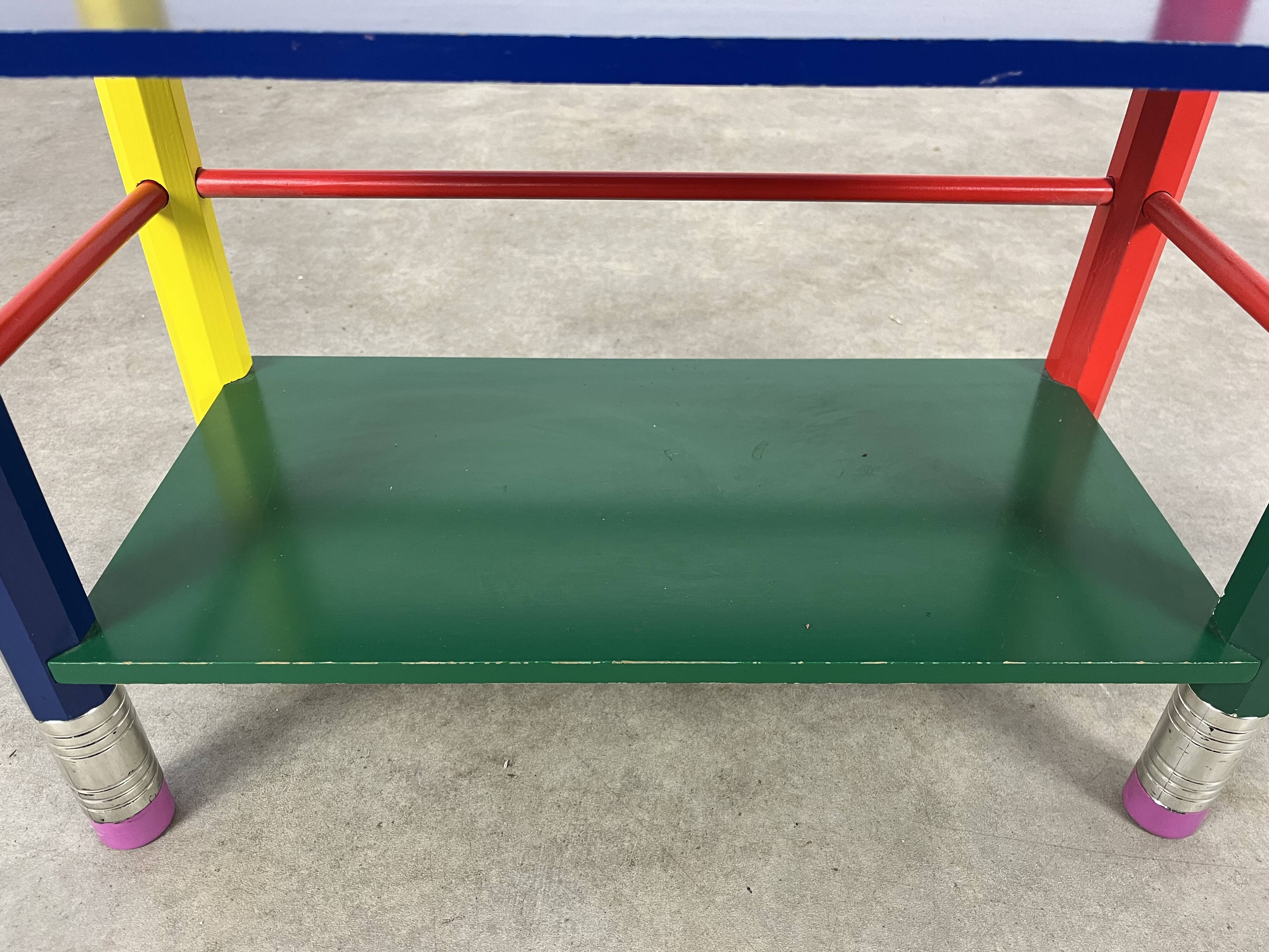 Etagère crayon style Pierre Sala pour enfants