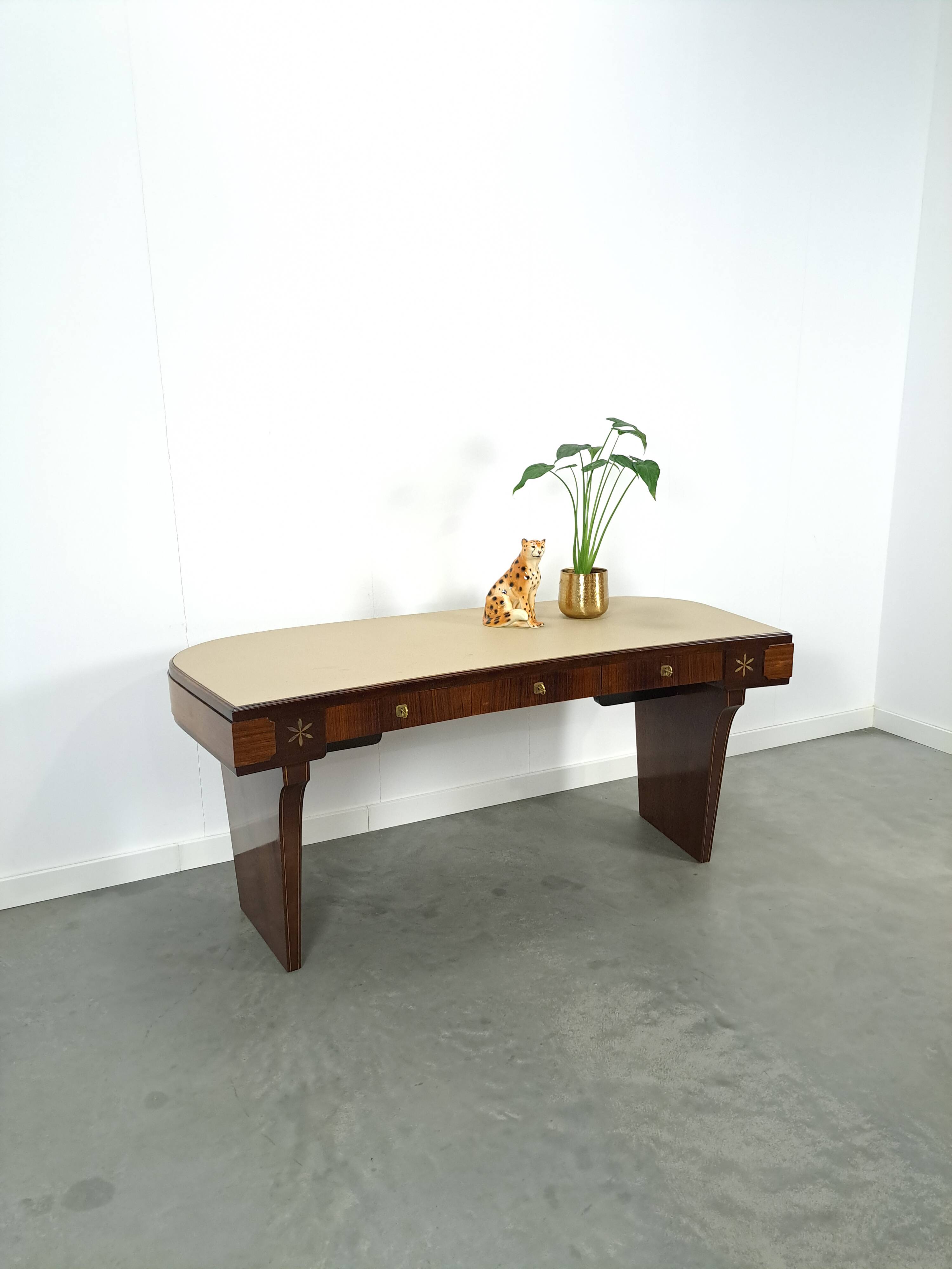 Vrijstaand Art Deco bureau met licht blad en lades