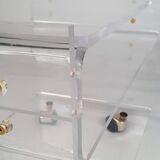Meuble en plexiglas Marais international