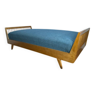 Vintage wooden bench / daybed