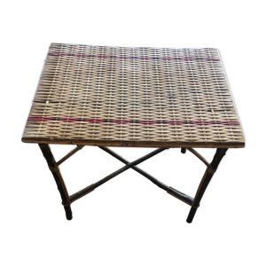 Table en rotin liseré