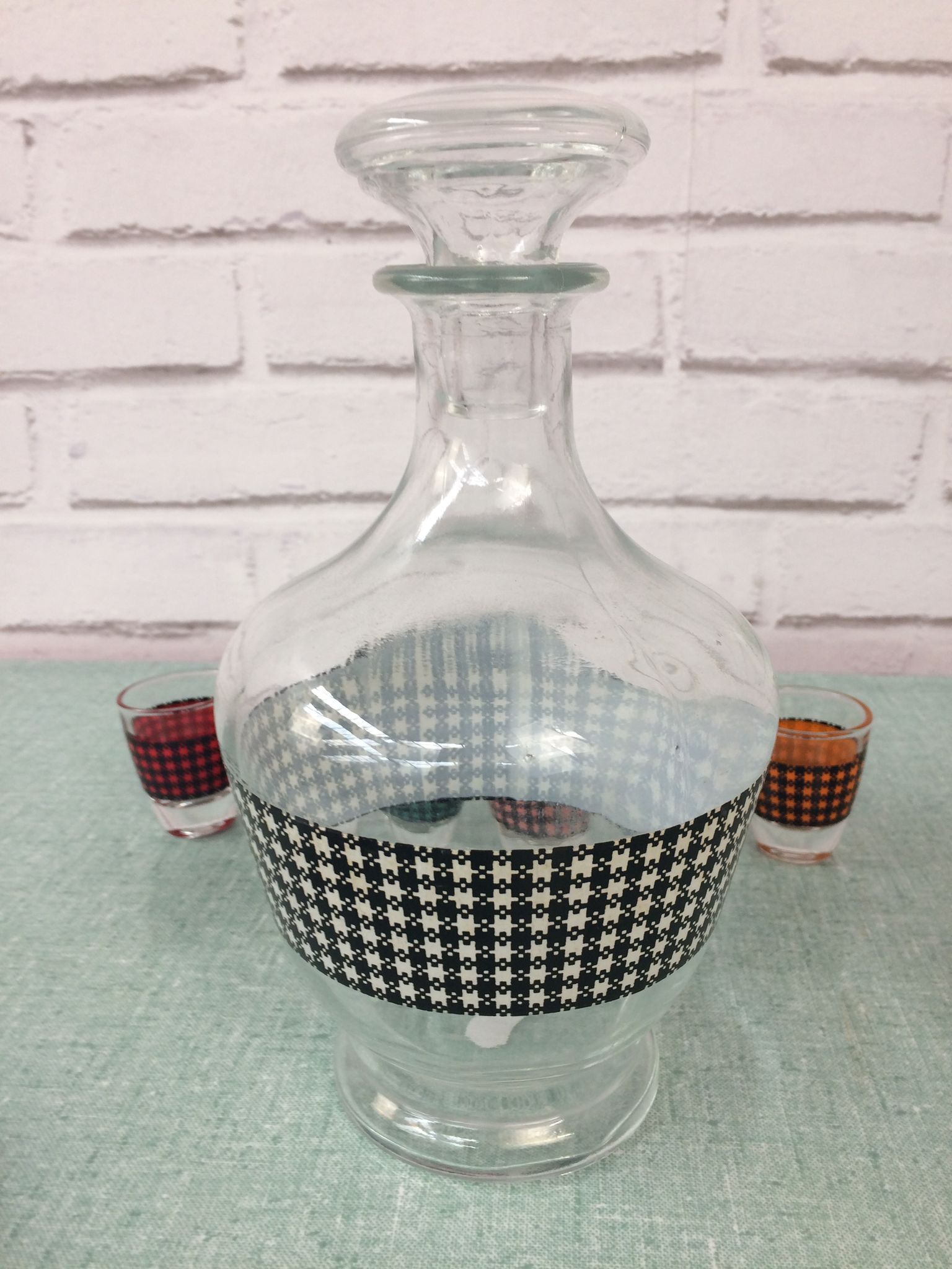 Carafe pied de poule et ses 6 verres assortis
