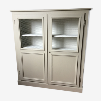 Armoire grillagée