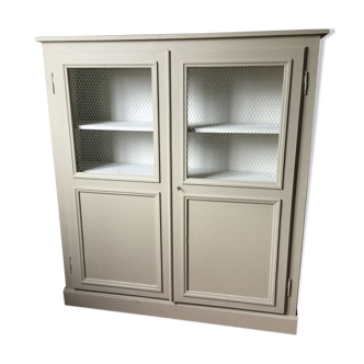 Screened cabinet
