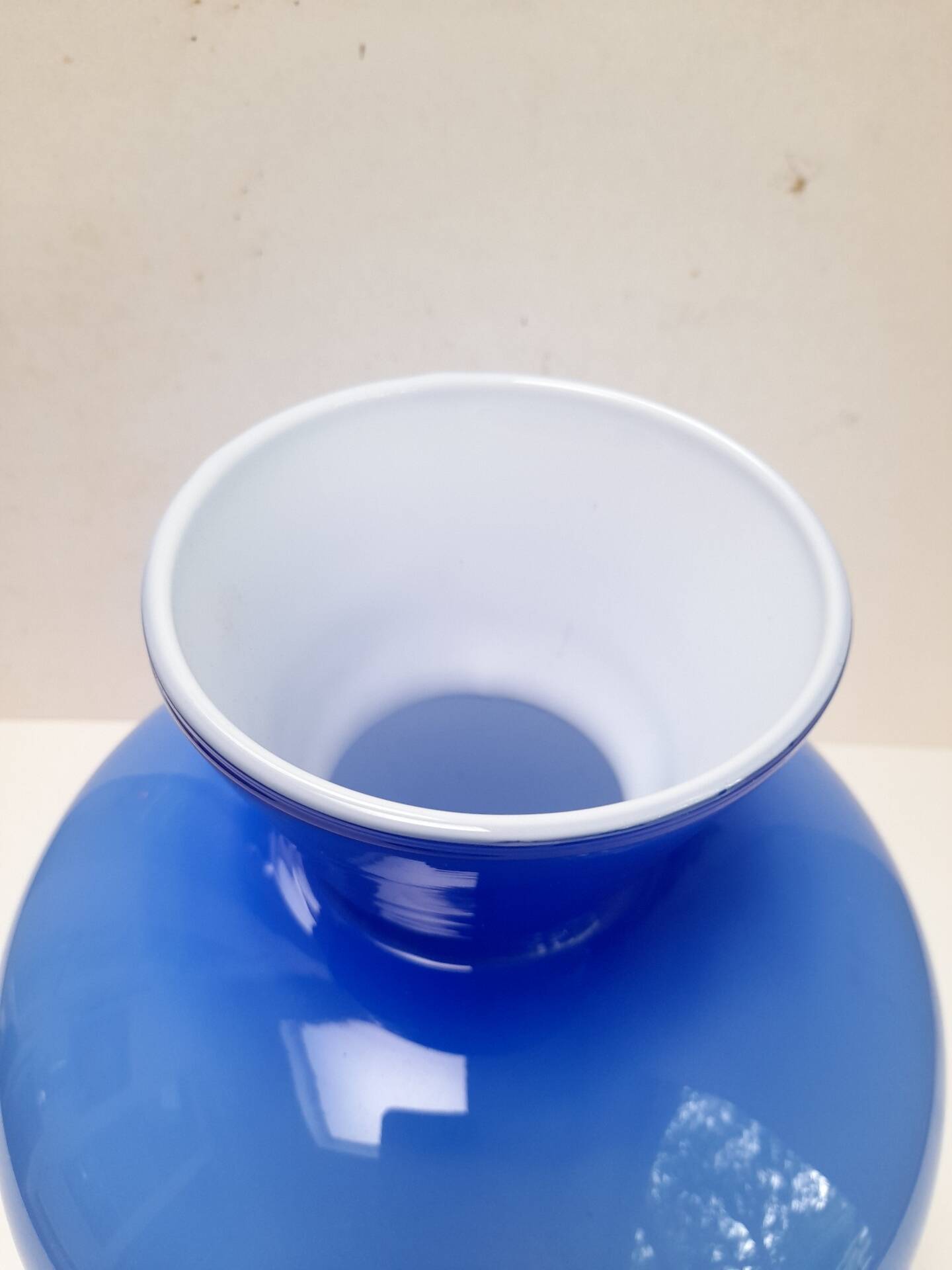Large Italian vase in blue opaline.