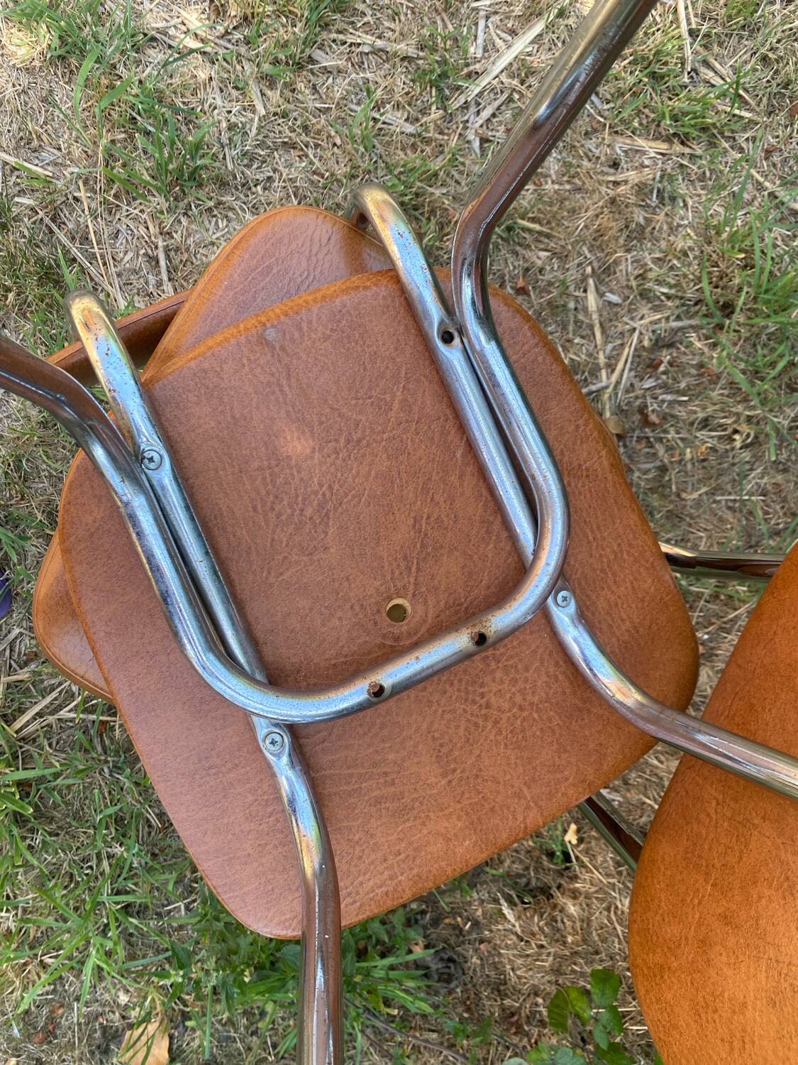 Two Tublac chairs in Skaï and chrome