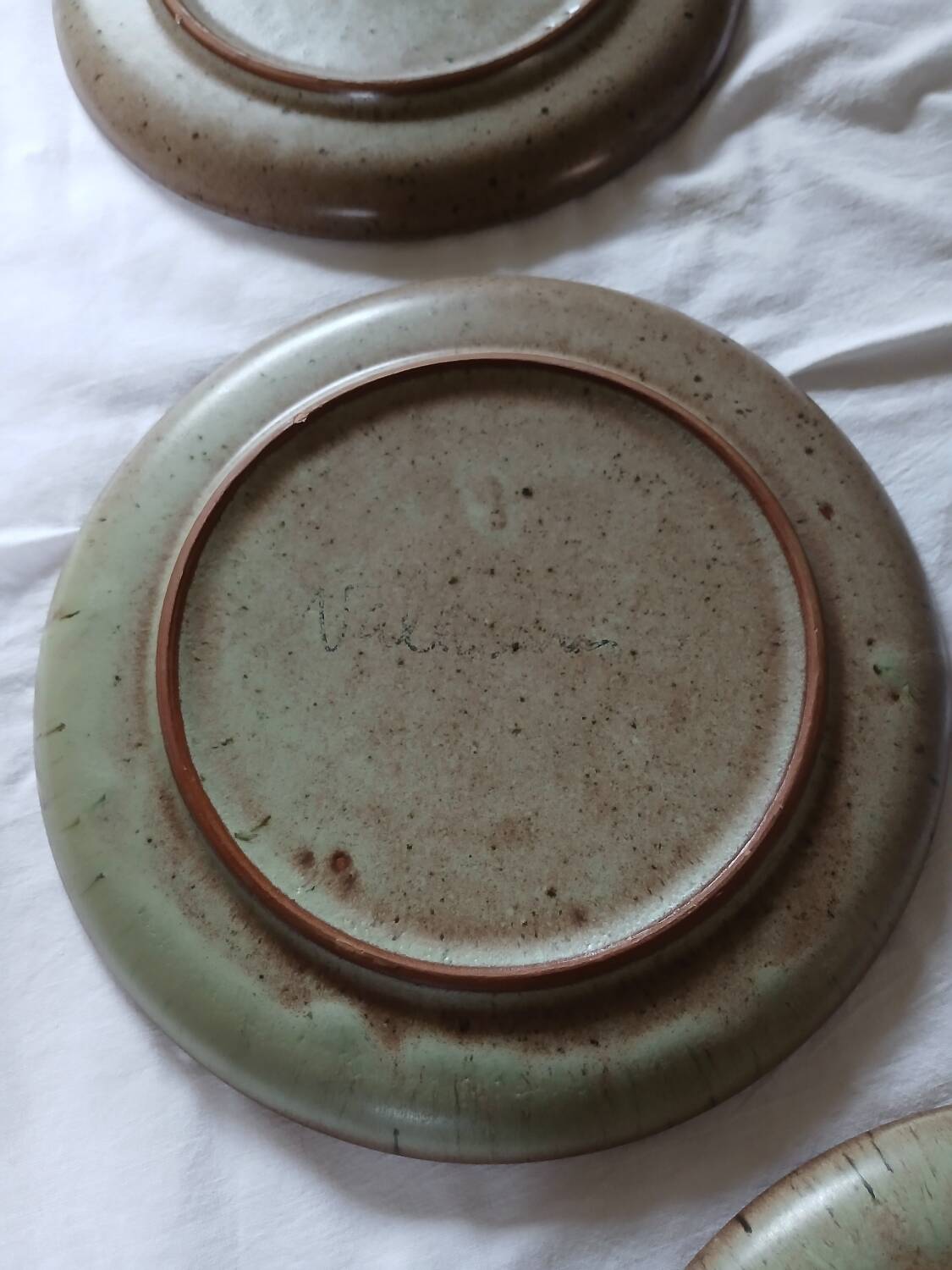 8 flat plates and 1 Vallauris dish