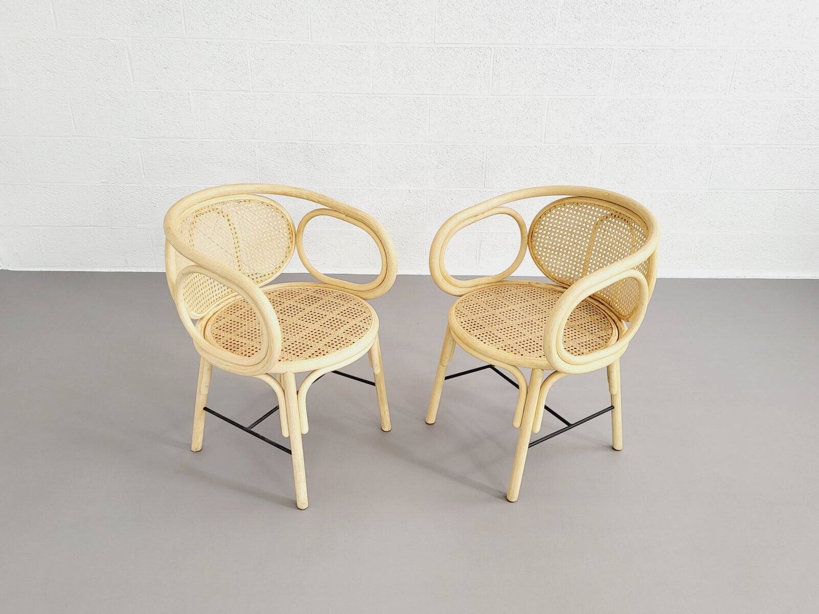 Paire de fauteuils en rotin et cannage