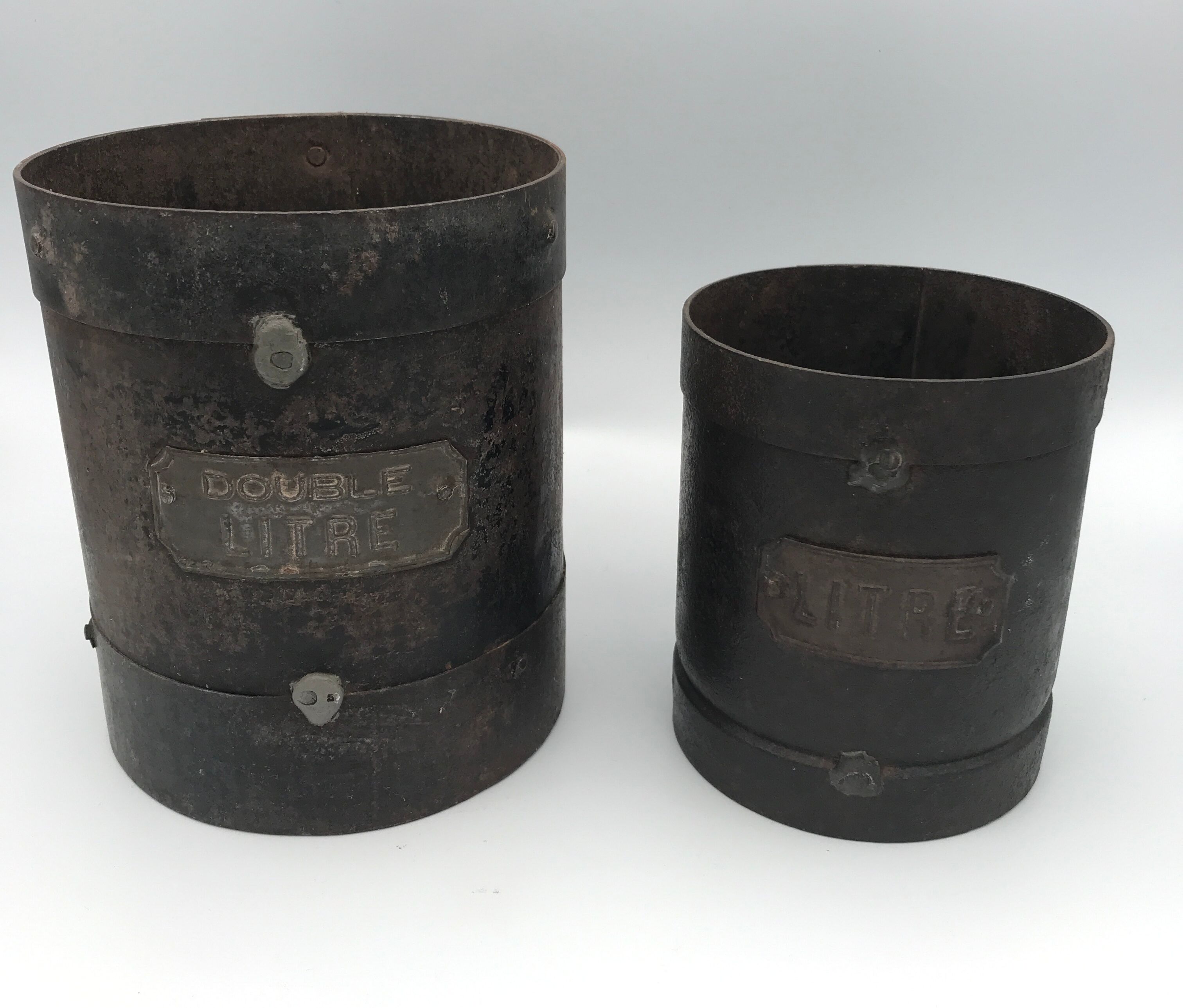 Set of 2 measures or grain pots double liter and liter in iron XlXh