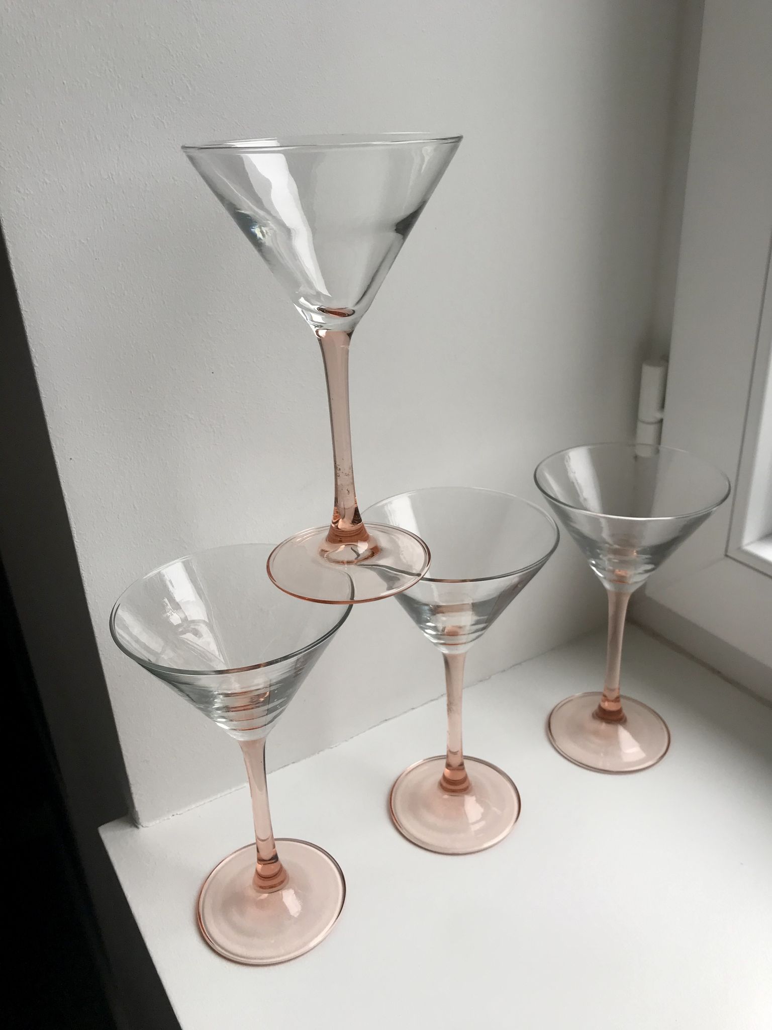 Lot de 4 verres à cocktail à pieds roses années 70