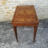 Folding tray table