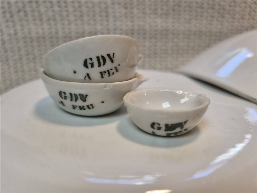 Set of 8 kitchen bowls