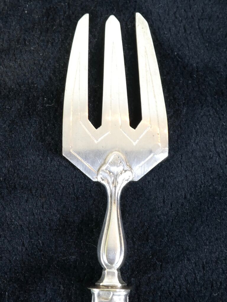 Service cover has mignardises art deco solid silver stuffed minerve