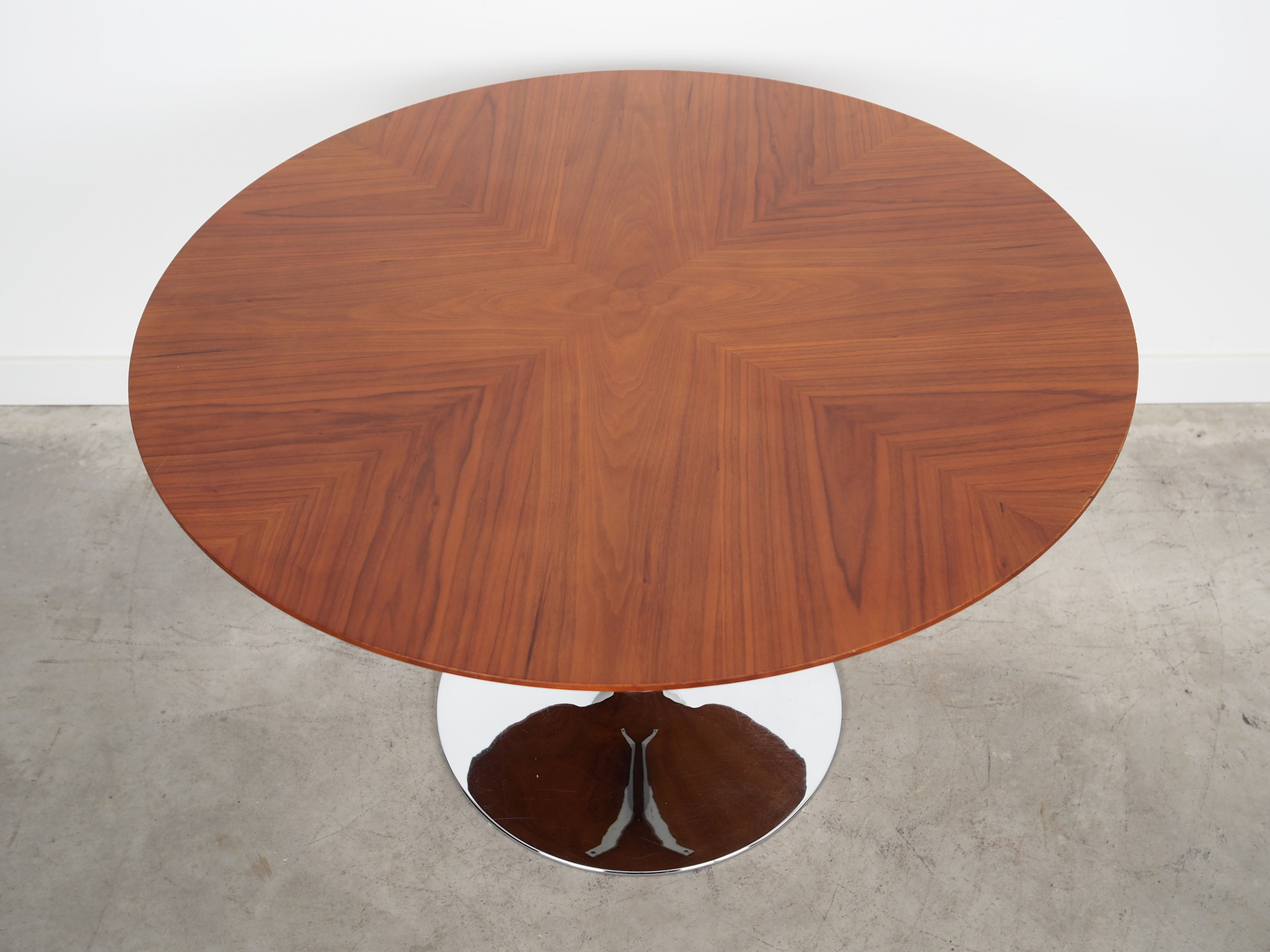 Round table from the 80s