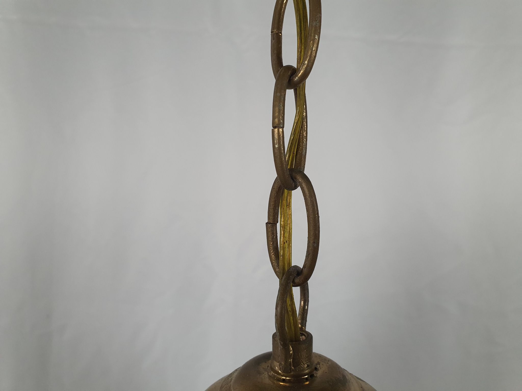 Lustre en verre travaillé et laiton