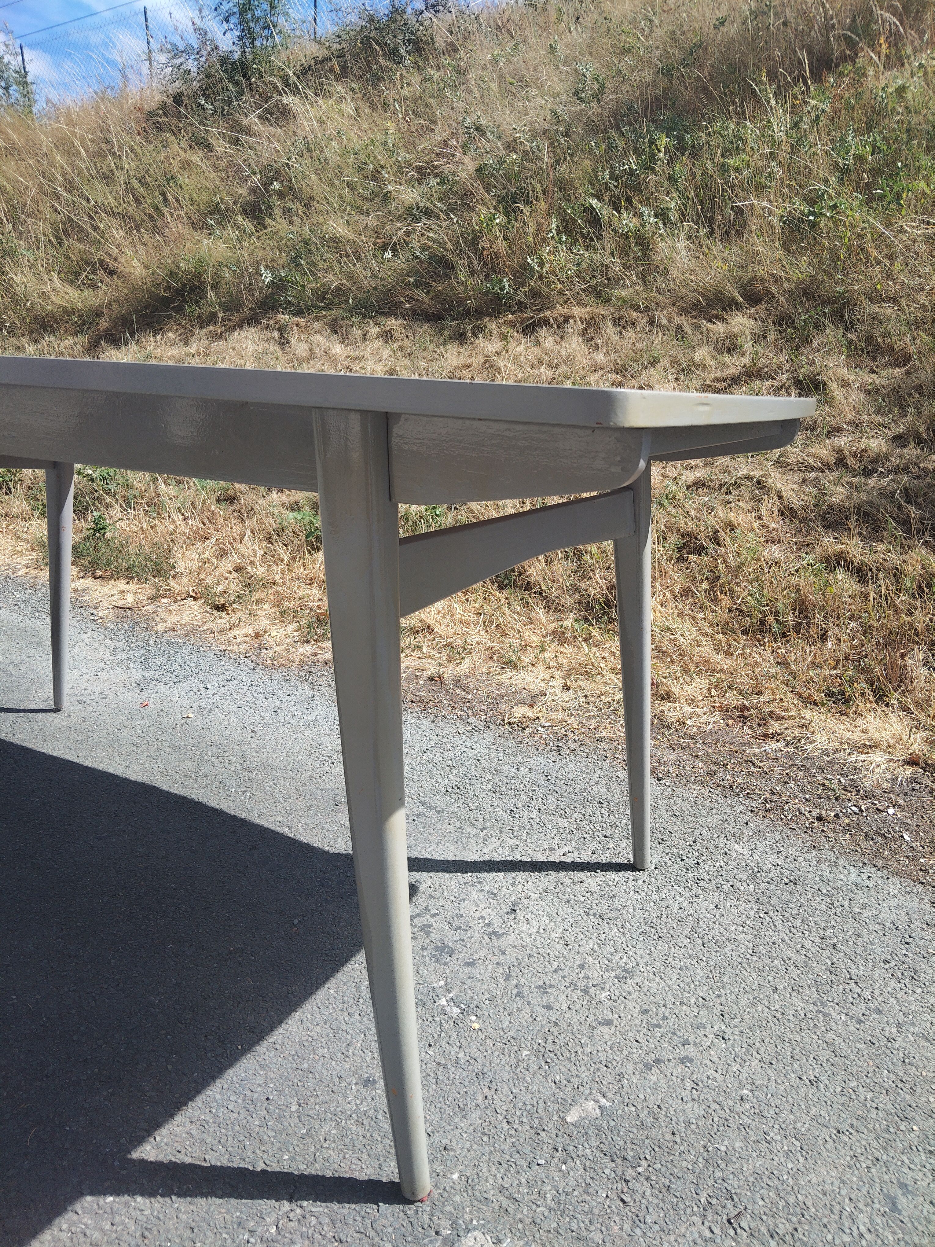 Large vintage extendable dining table – splayed legs