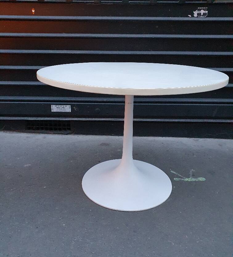2 round tables, tulip base, saarinen style, 1970