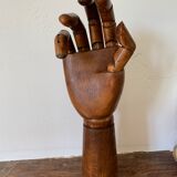 Main articulée en bois