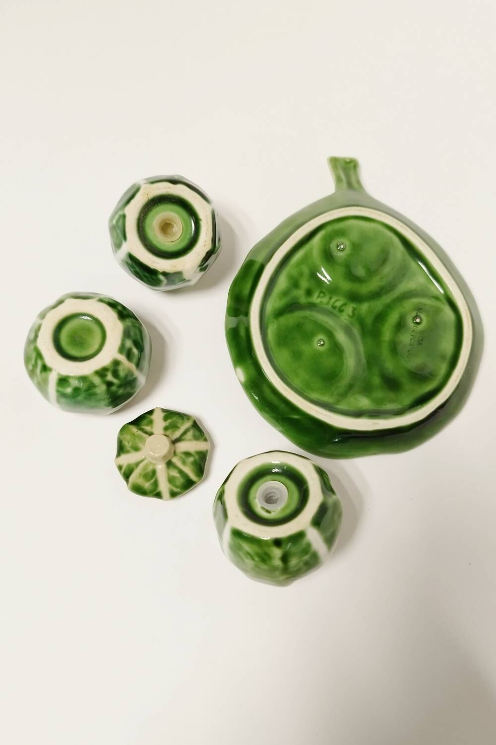 Salt and pepper shaker set with cabbages in slip