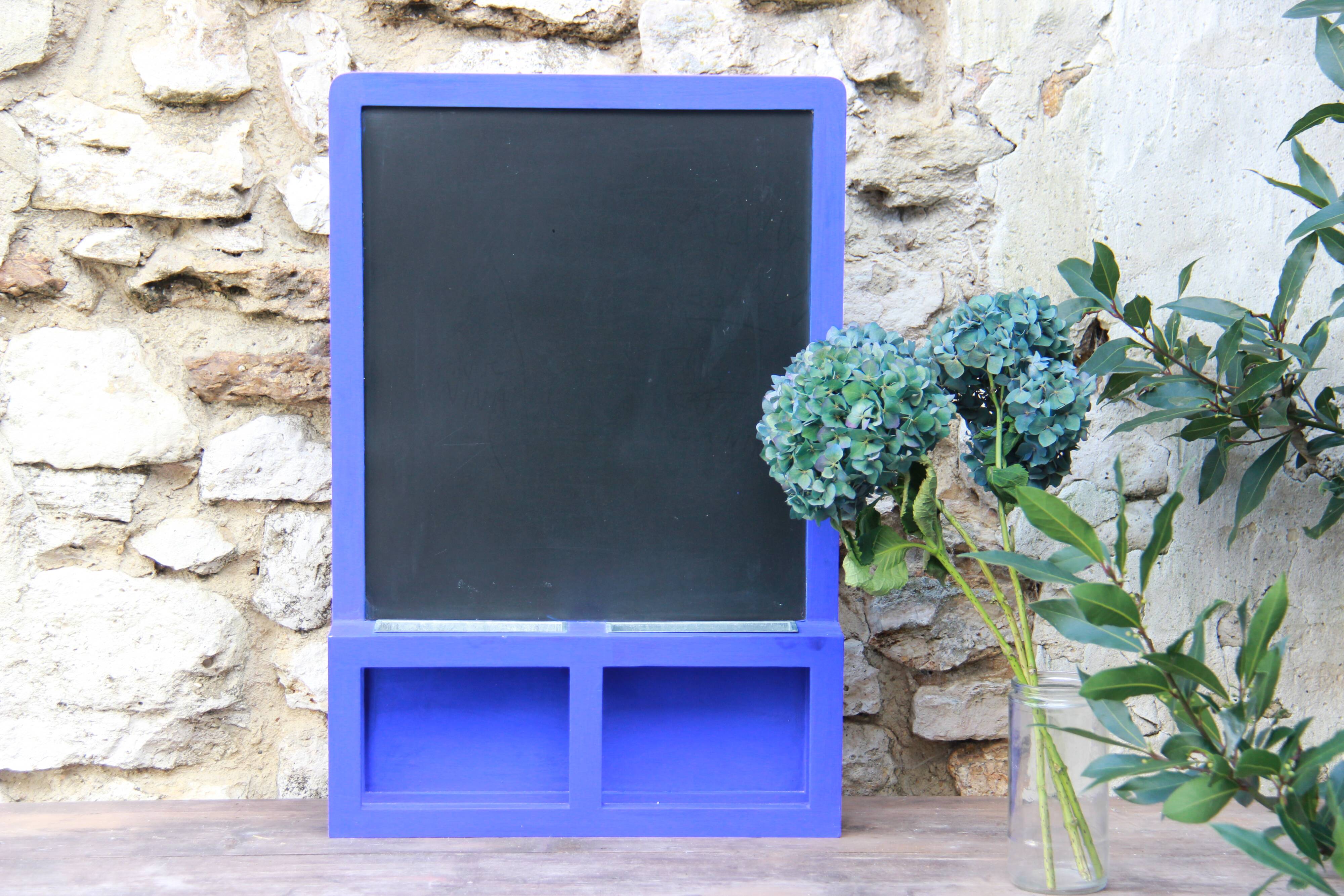 Magnetic chalk board with its vintage magnets