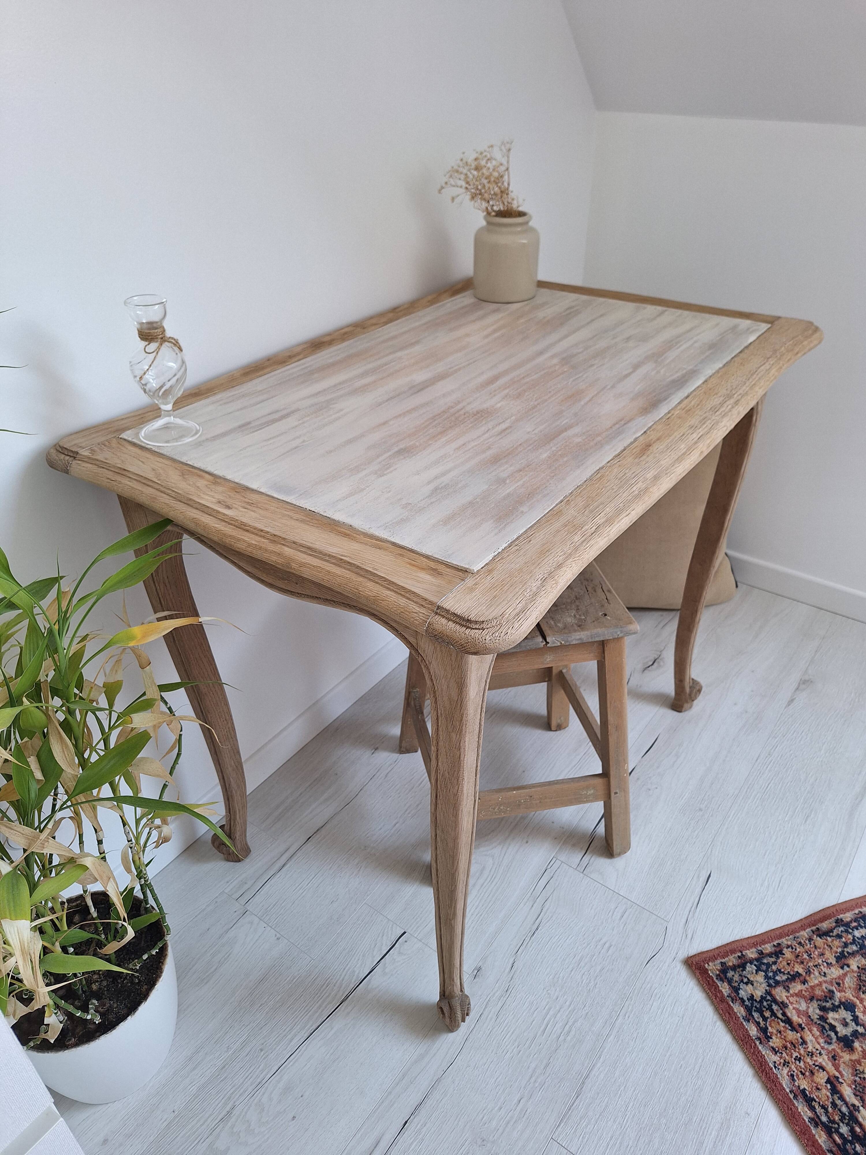 Bureau ancien de style Louis XV esprit campagne chic