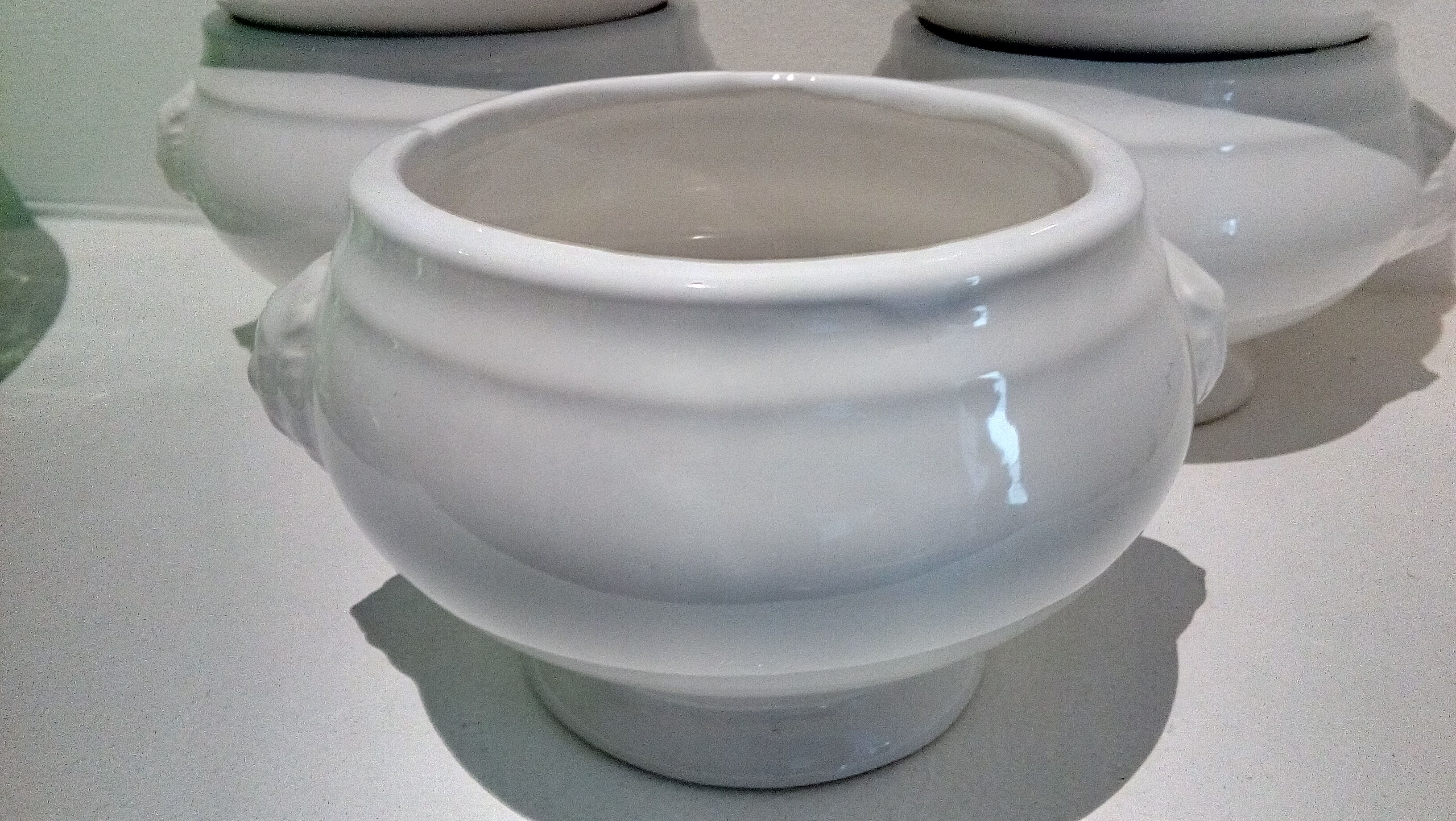 Set of 6 white ceramic lion-headed ceramic soup bowls
