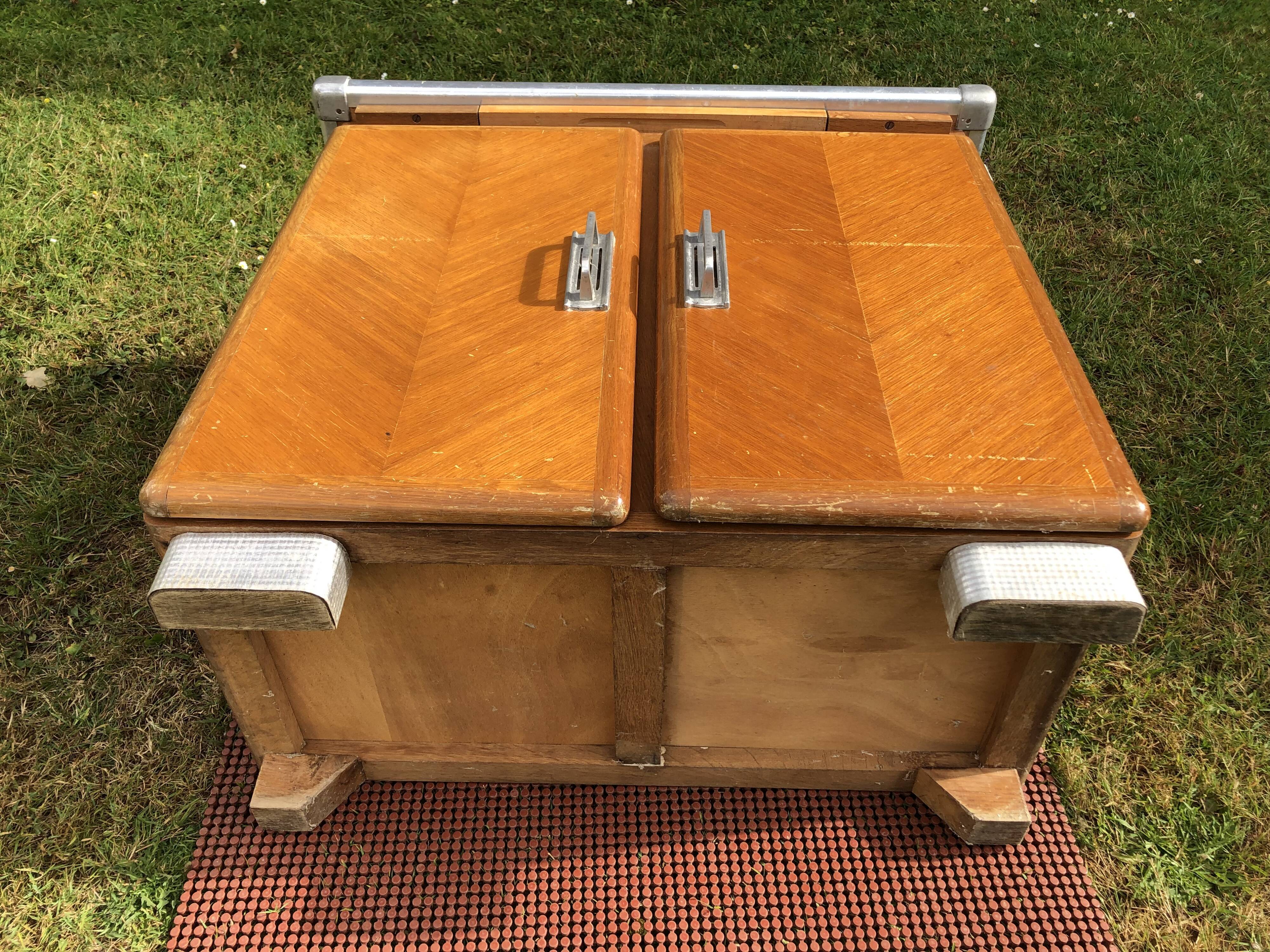 Buffet Mado vintage à 2 portes et 1 tirette en cp chêne.