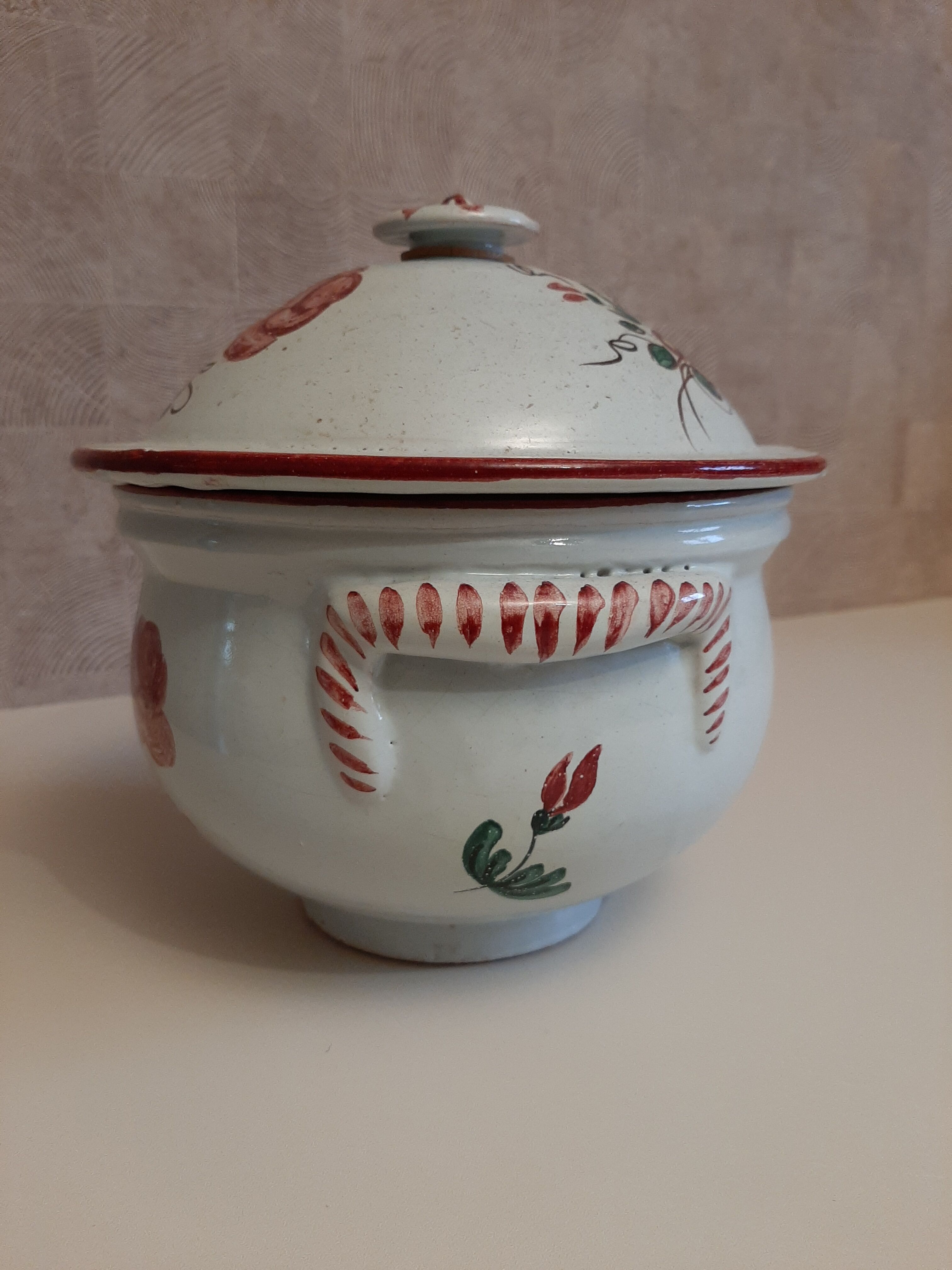 Antique soup tureen from the late 19th century with floral decoration