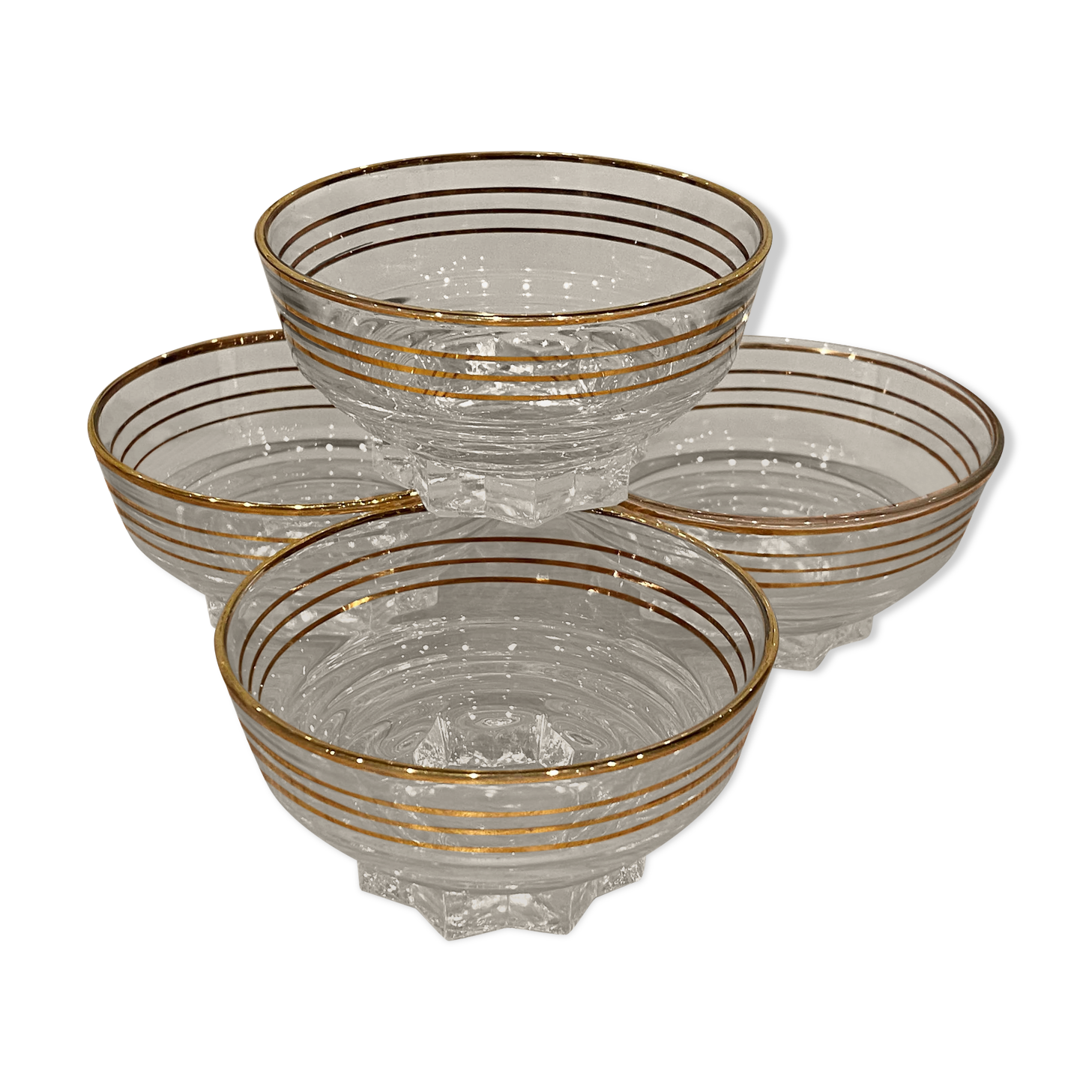 Set of 4 glasses of golden border champagne