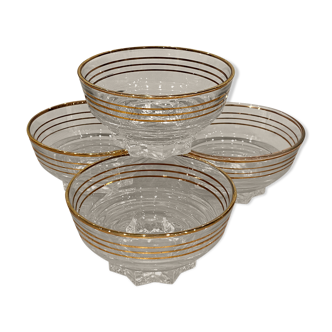 Set of 4 glasses of golden border champagne