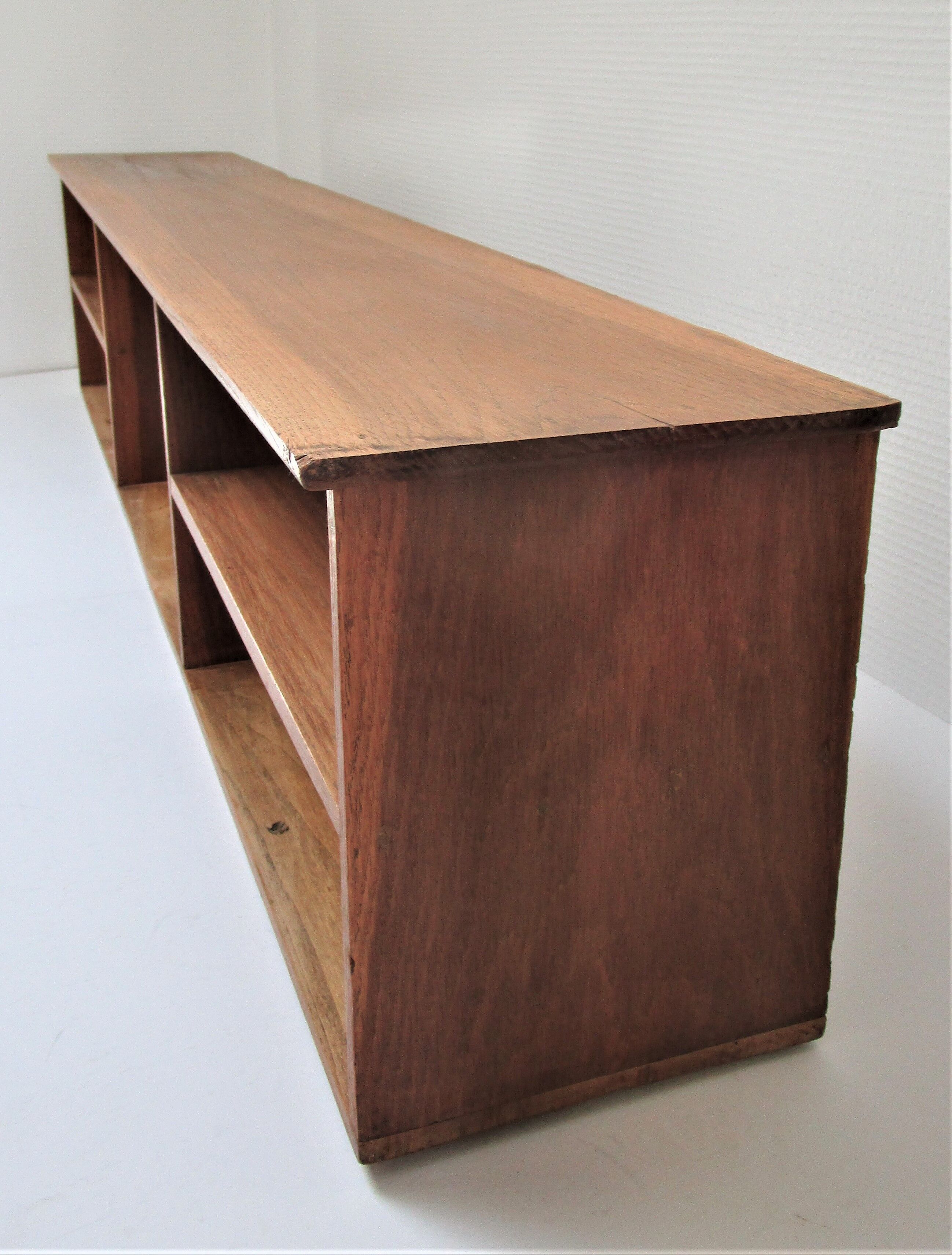 Shop display case shelf to lay in oak wood and old patinated pine