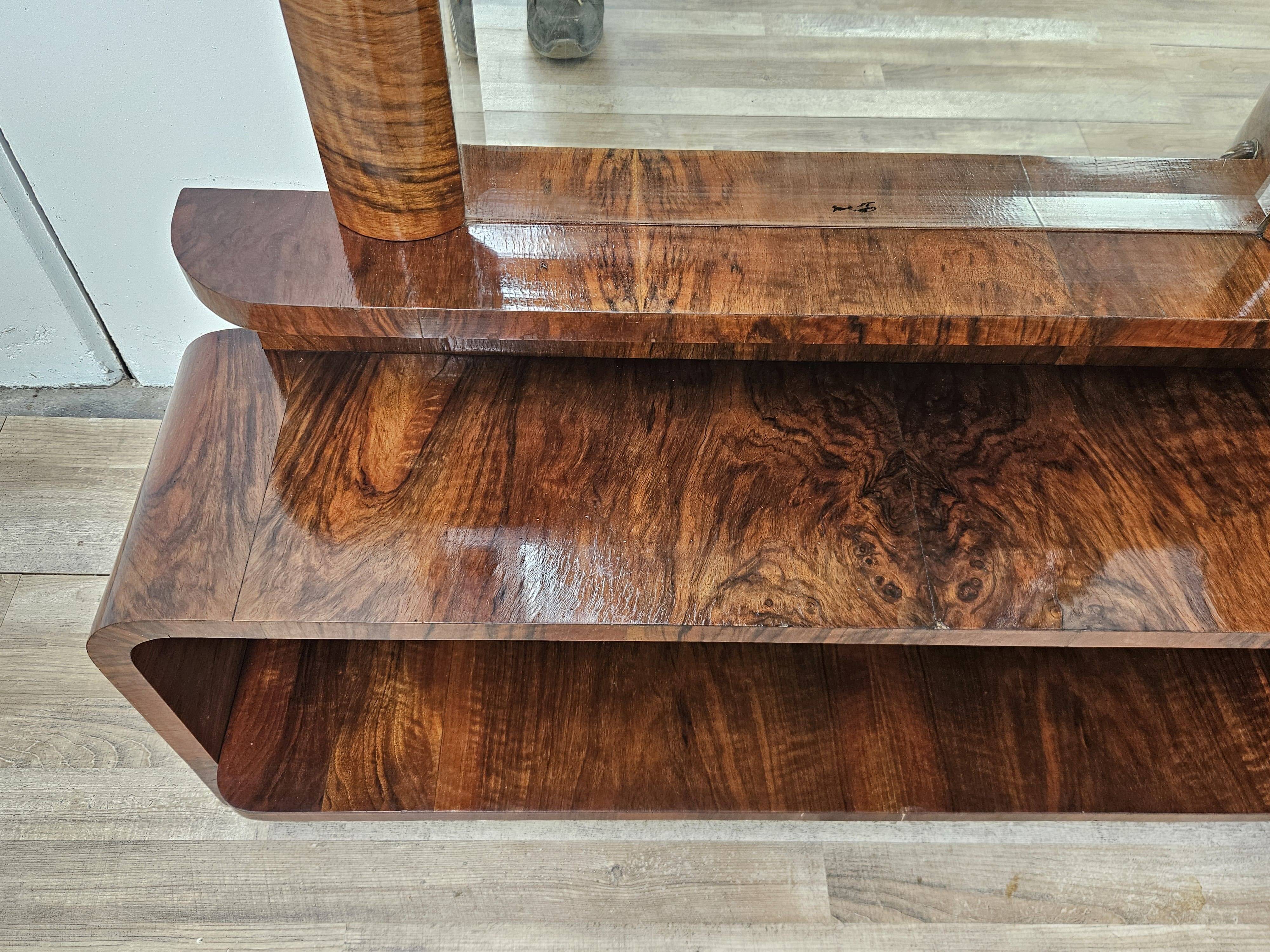 Art Decò dressing table in walnut root with mirror