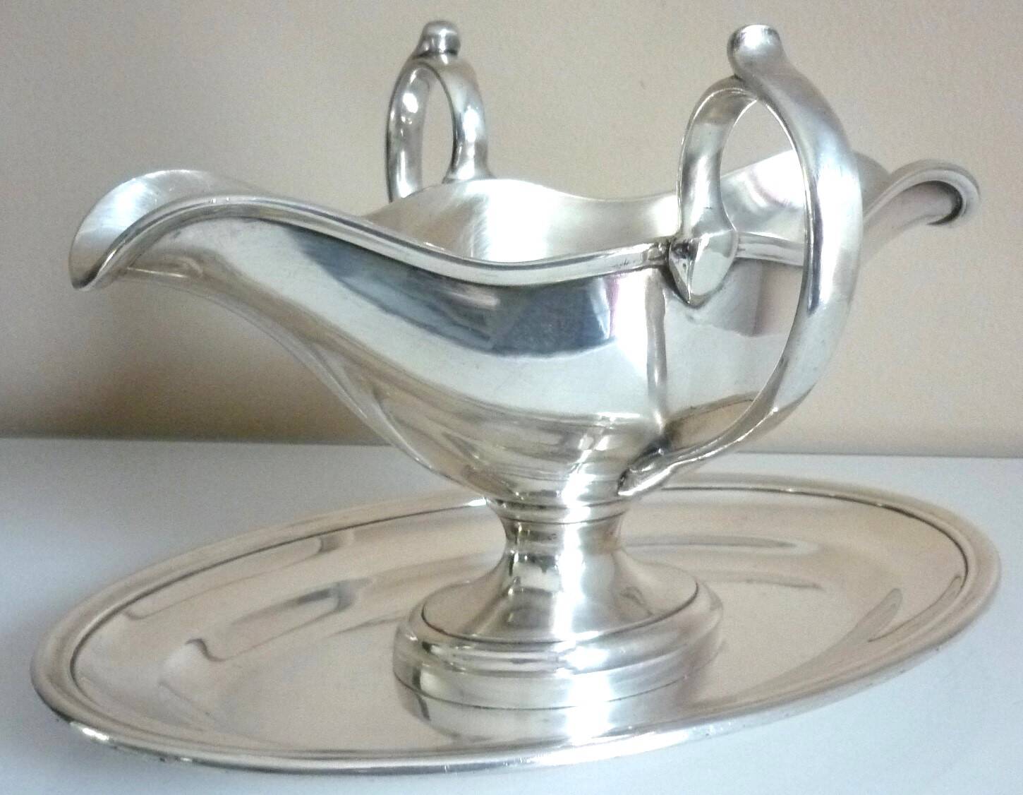 Large gravy boat on its frame, silver metal Cailar Bayard, 19th century