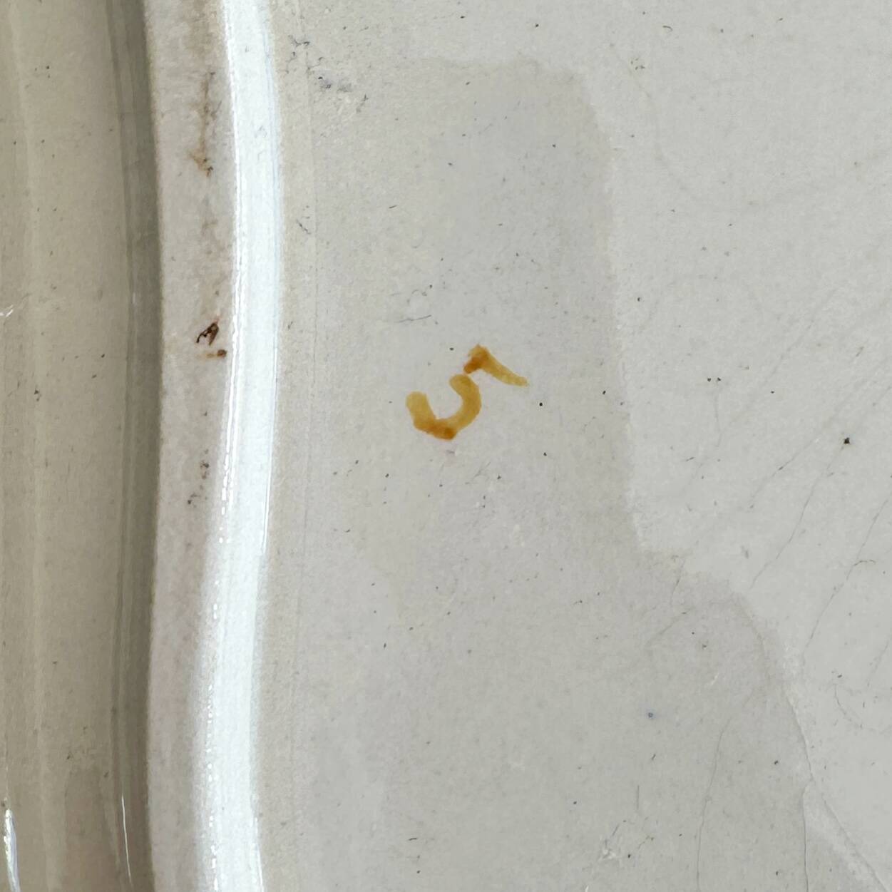 Antique Gien dish - 19th century - Italian Renaissance earthenware - Grotesque and allegorical decoration, 26.5 cm