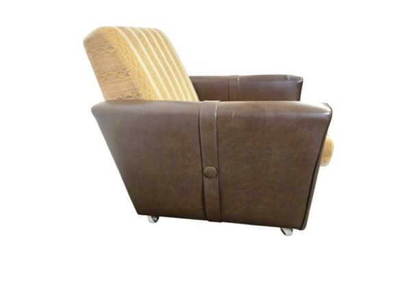 Fauteuil vintage en skaï brun / fauteuil club rétro sur roulettes