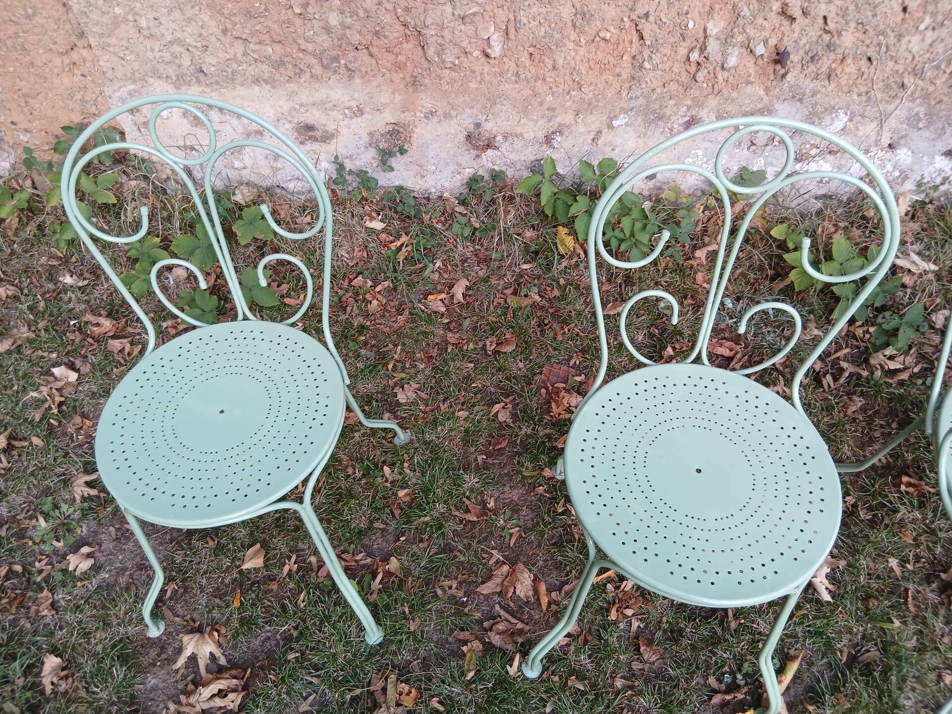 Garden furniture set with 1 table, 2 armchairs, and 2 chairs in antique green wrought iron.