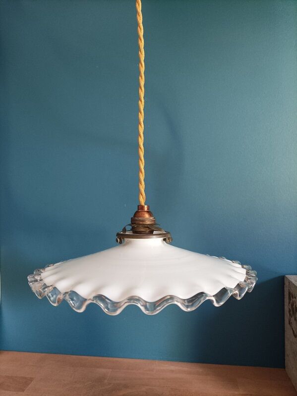 Suspension lampshade corole opaline lace brass