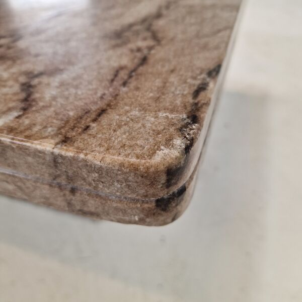 Table d’appoint en granit, années 1980
