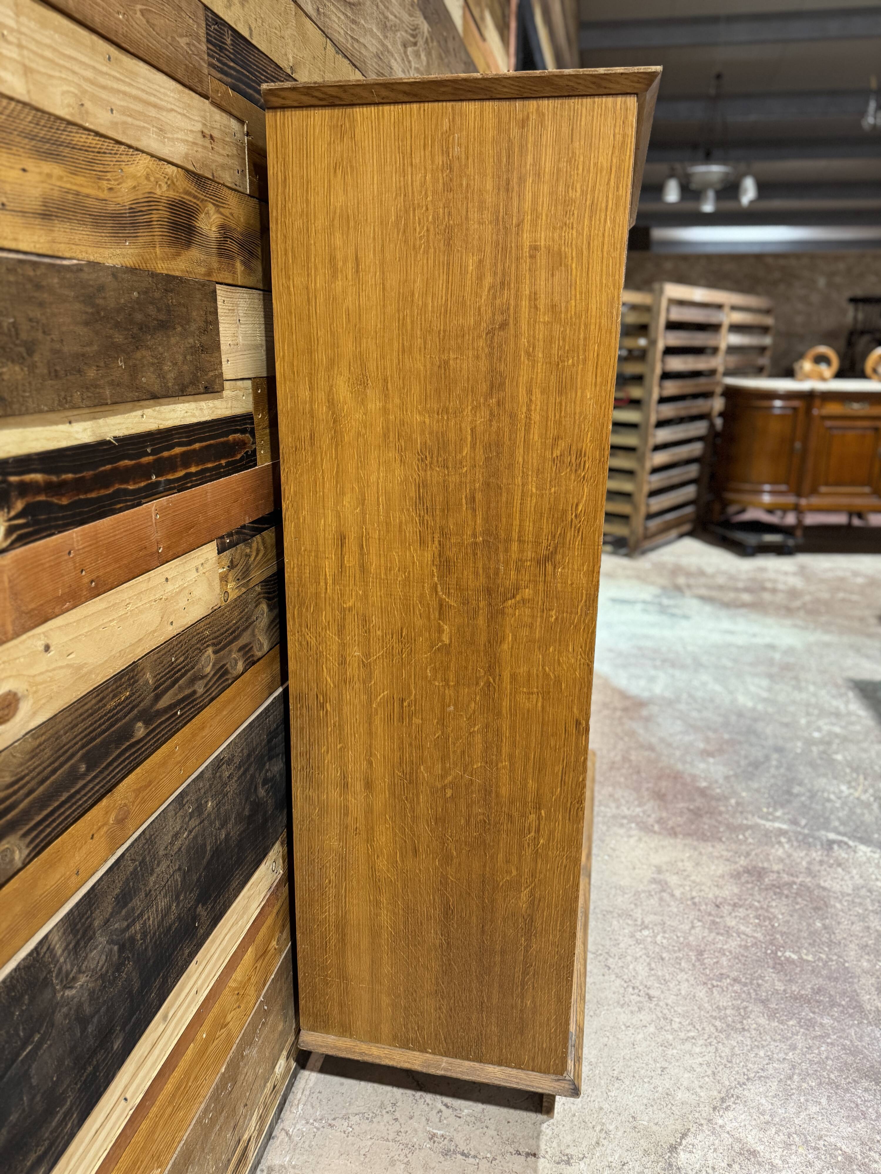 Armoire vintage en rotin et chêne