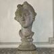 Buste féminin sculpté en pierre