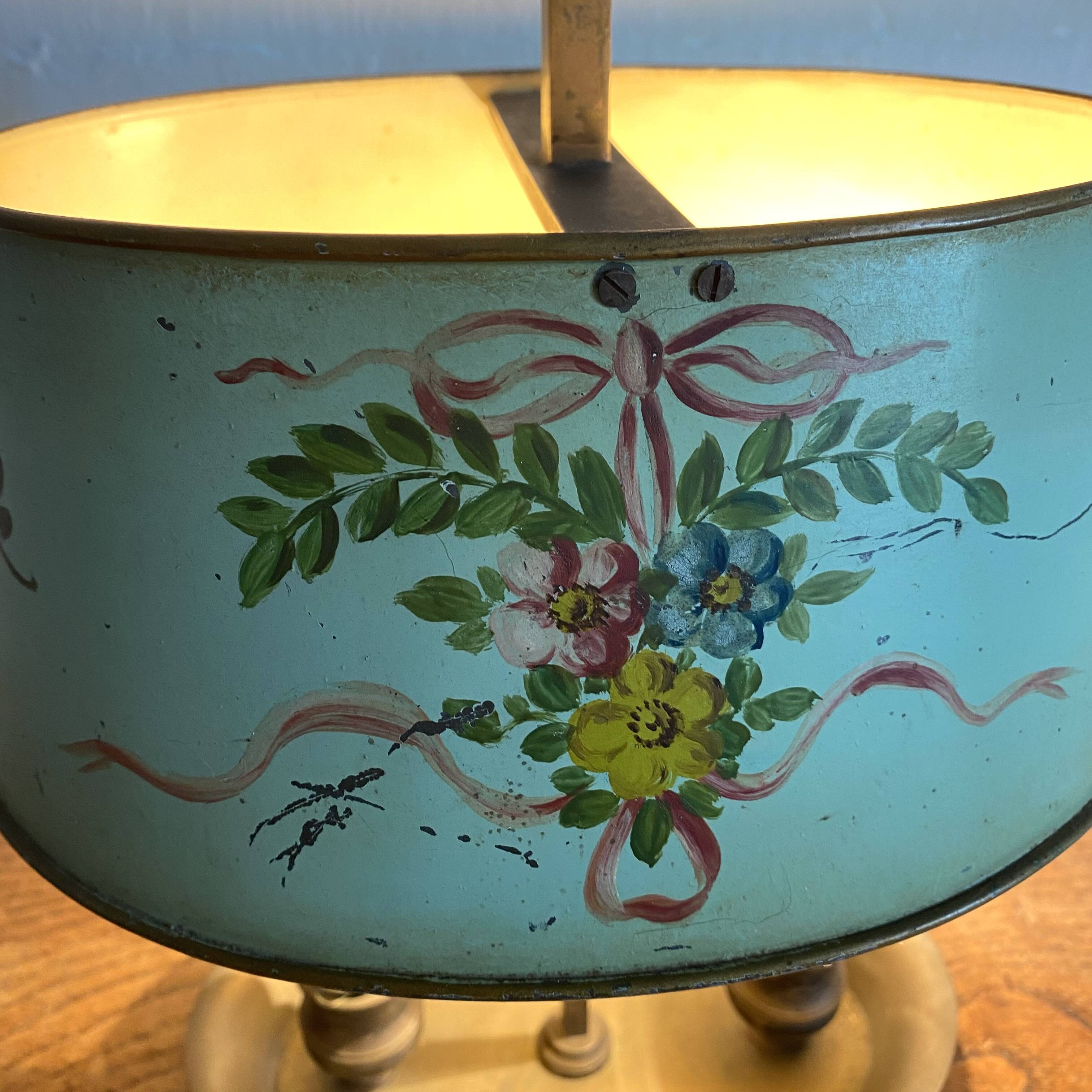 Bouillotte lamp in painted sheet metal decorated with flowers