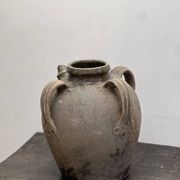 Cruche à huile à trois anses
